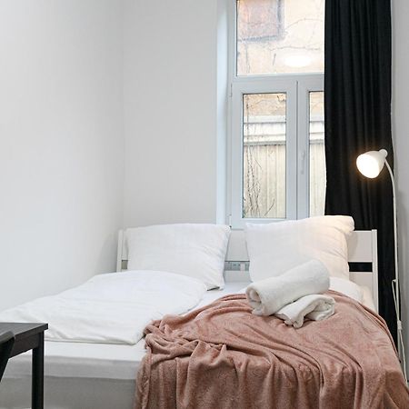 Affordable 5-Br Shared Apartment / Enkplatz U3 Getaway Viena Exterior foto