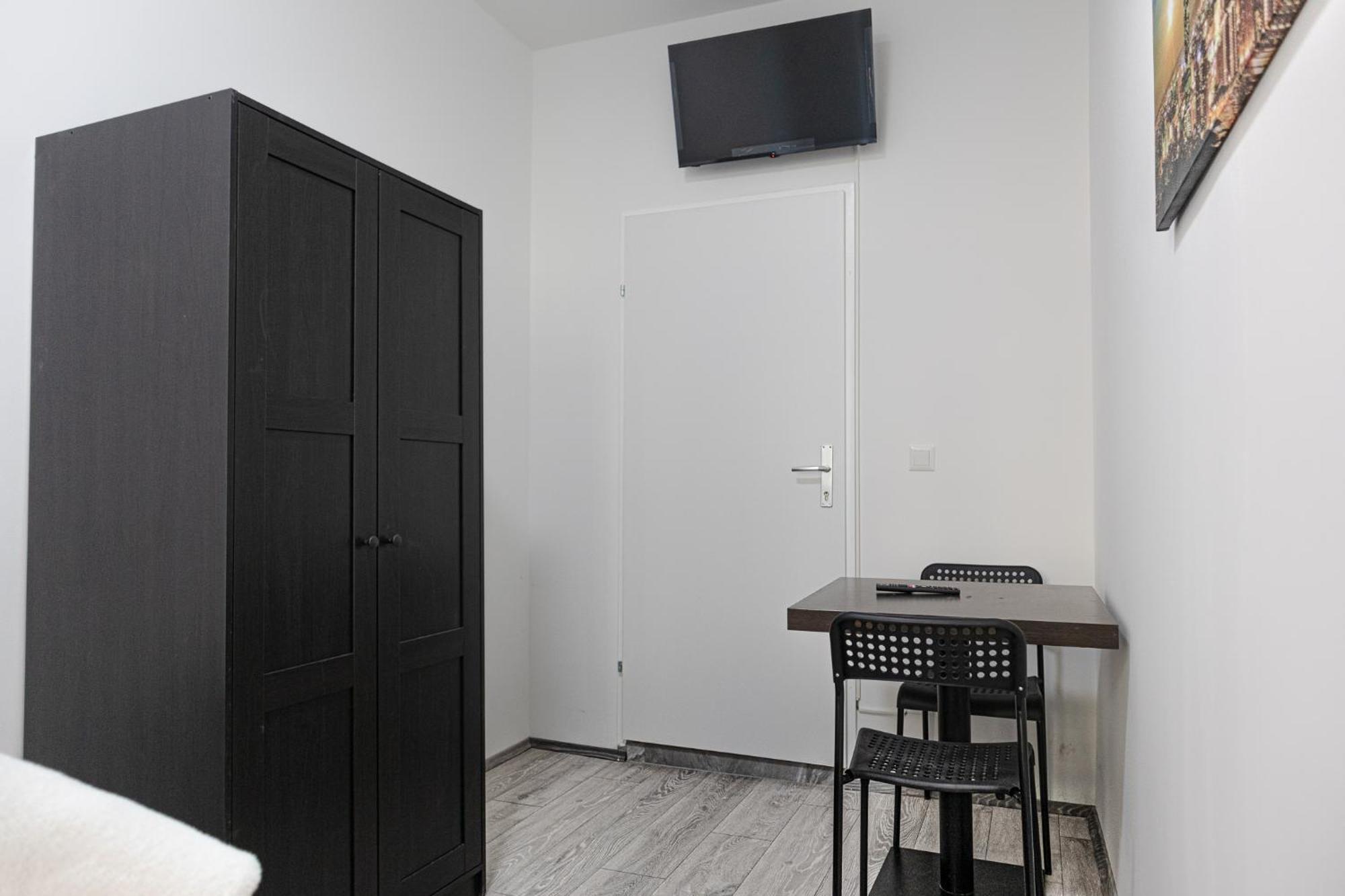 Affordable 5-Br Shared Apartment / Enkplatz U3 Getaway Viena Exterior foto