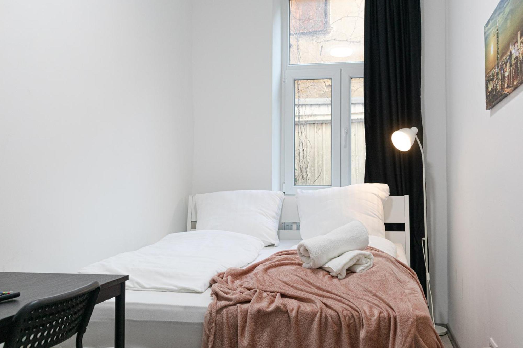 Affordable 5-Br Shared Apartment / Enkplatz U3 Getaway Viena Exterior foto