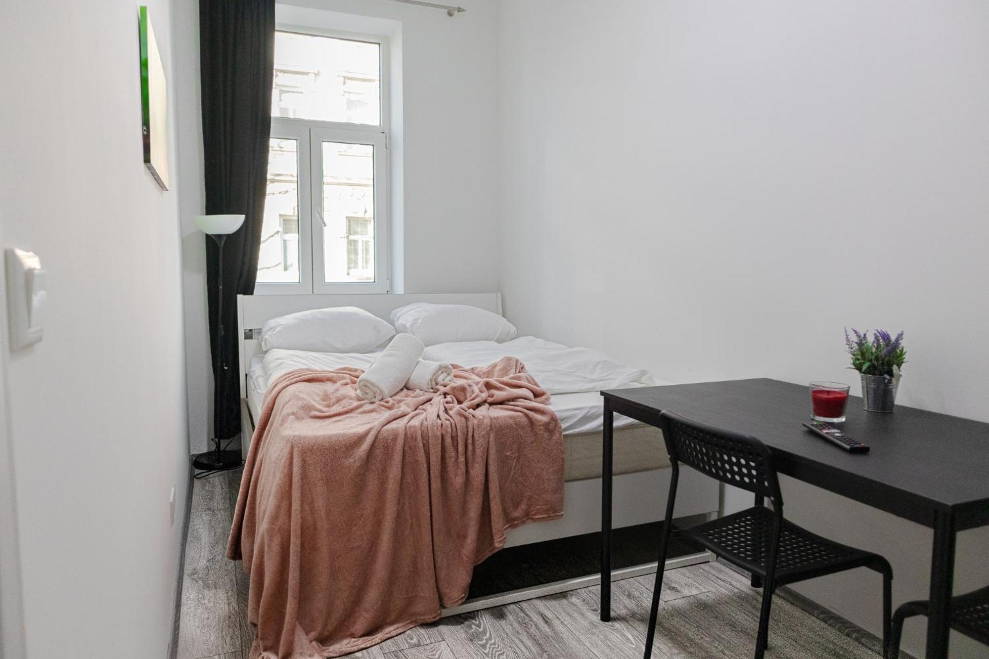 Affordable 5-Br Shared Apartment / Enkplatz U3 Getaway Viena Exterior foto