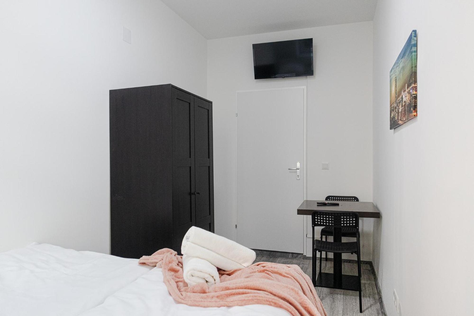Affordable 5-Br Shared Apartment / Enkplatz U3 Getaway Viena Exterior foto