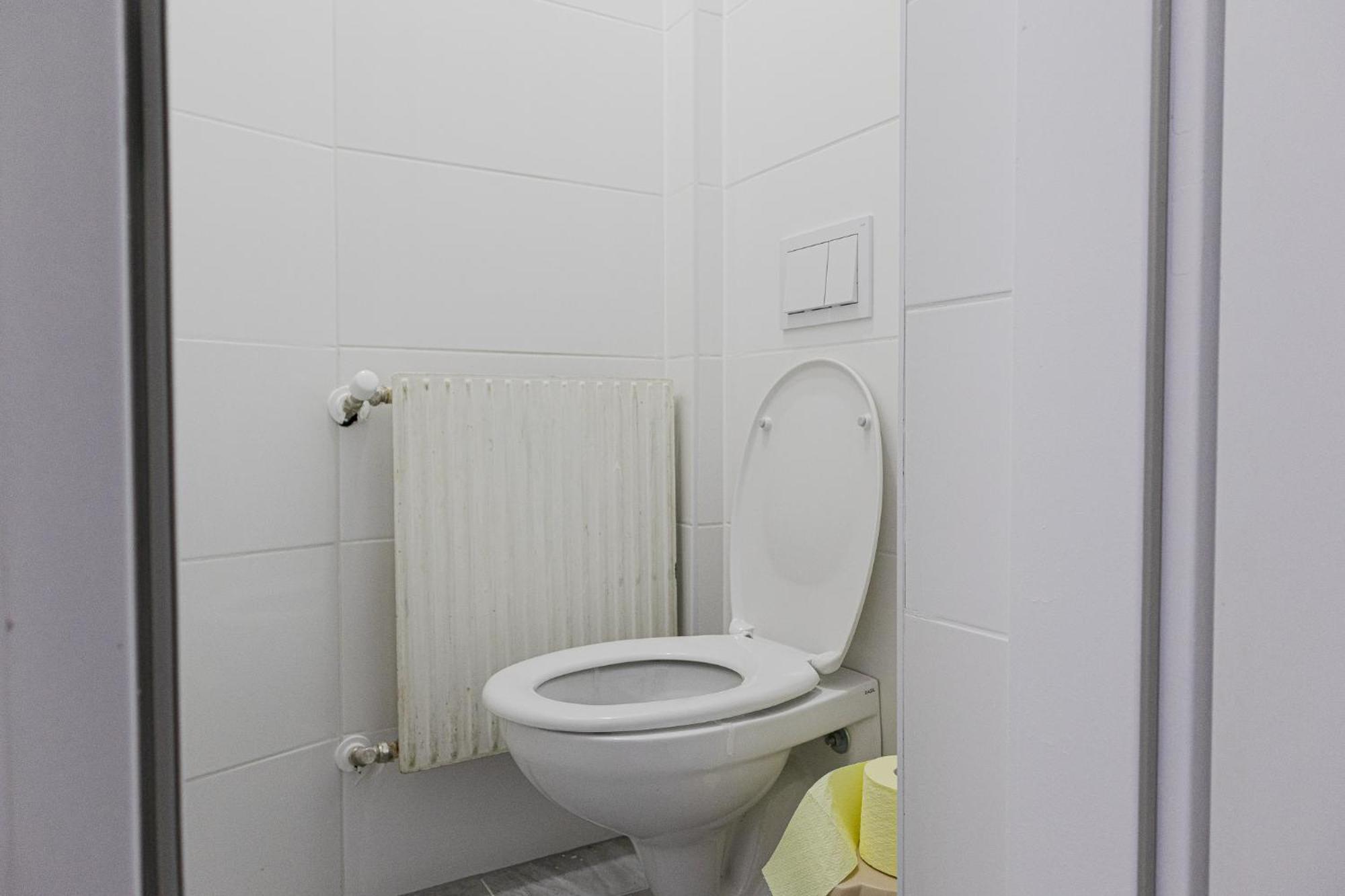 Affordable 5-Br Shared Apartment / Enkplatz U3 Getaway Viena Exterior foto