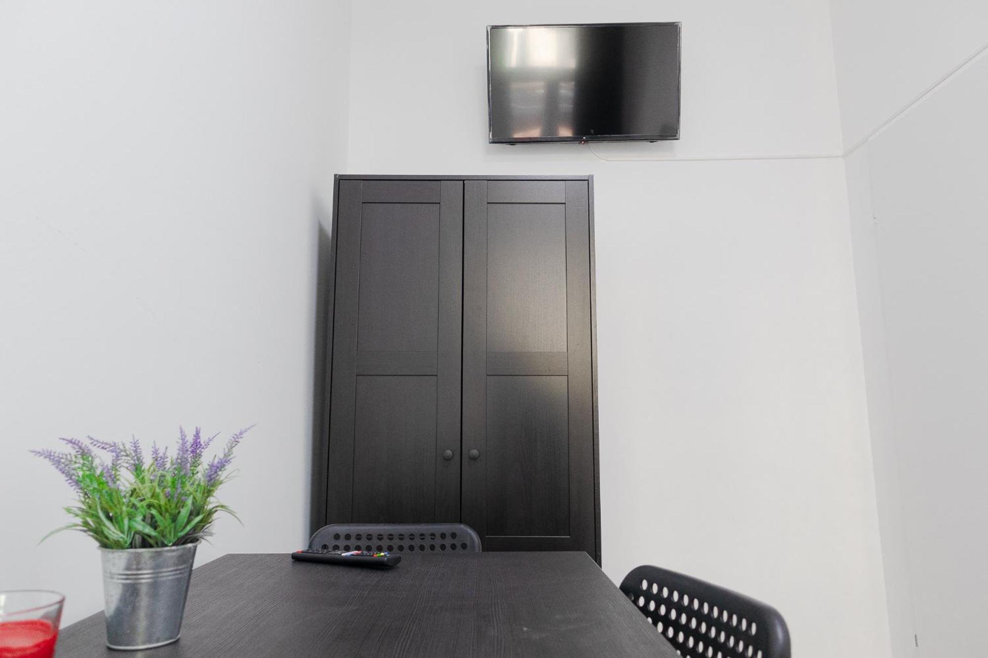 Affordable 5-Br Shared Apartment / Enkplatz U3 Getaway Viena Exterior foto