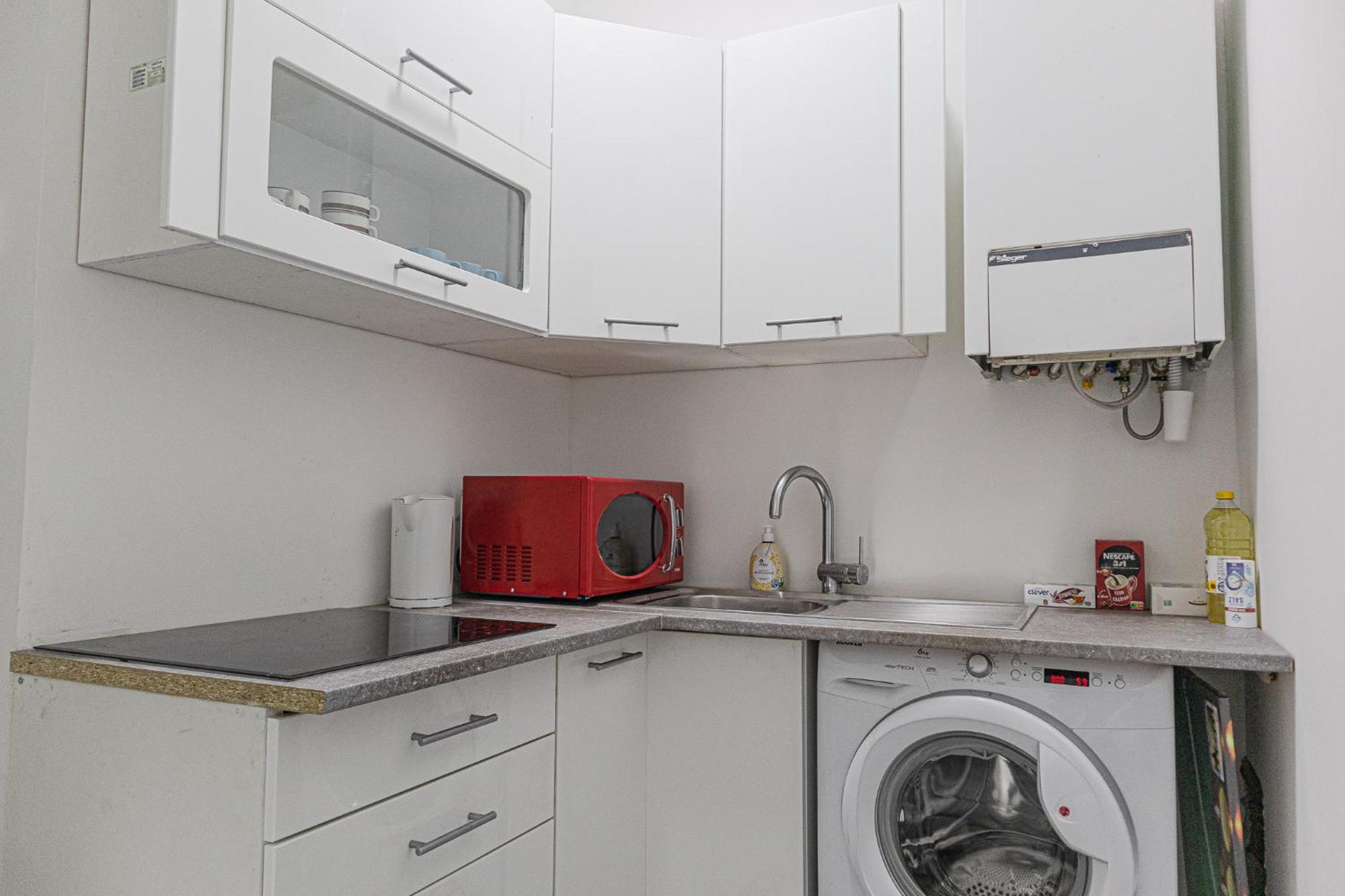 Affordable 5-Br Shared Apartment / Enkplatz U3 Getaway Viena Exterior foto